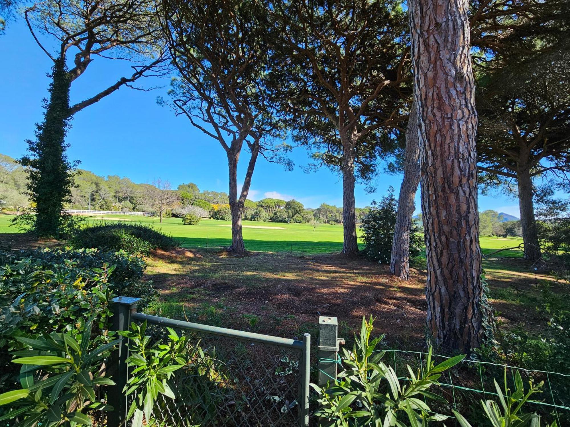 Appartement Golf De Valescure Avec Jardin Saint-Raphaël Esterno foto